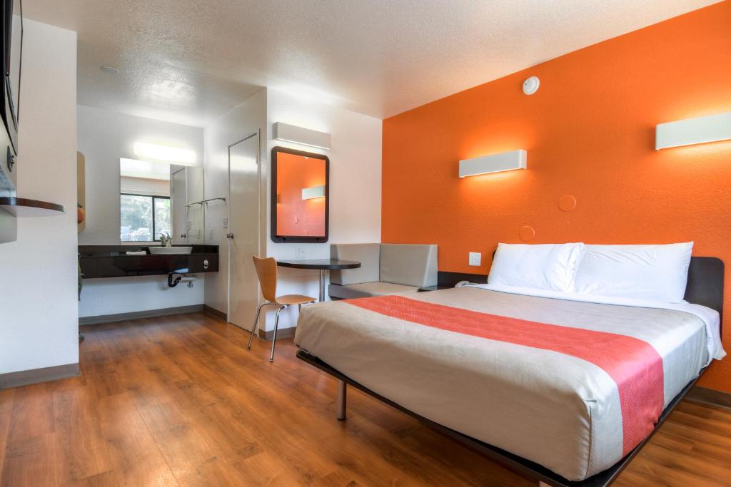 Motel 6-San Diego CA - Hotel Circle - Mission Valley image 16